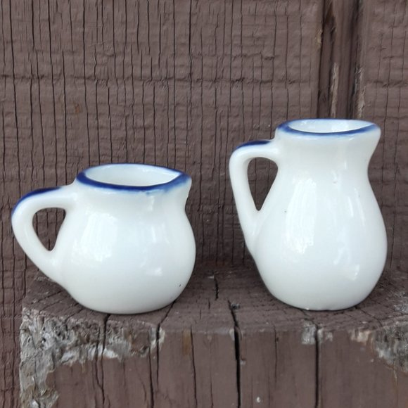 Vintage Ceramic Mini Pitchers Dollhouse Set of 2 Flowers Heart Blue w Handles - Picture 5 of 8